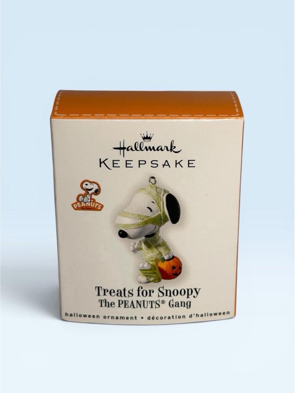 2010 Hallmark Treats for Snoopy Peanuts Gang Halloween Mini Ornament
